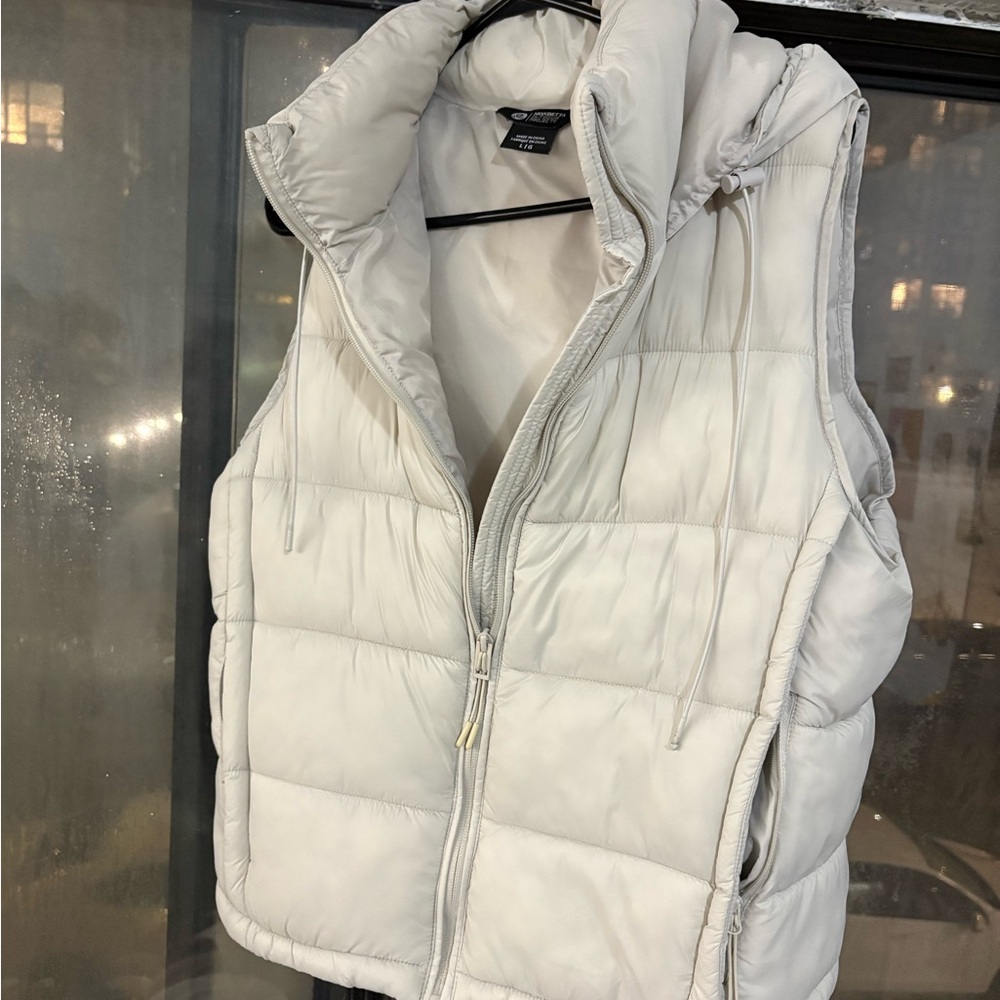 Mondetta Ivory Puffer Vest